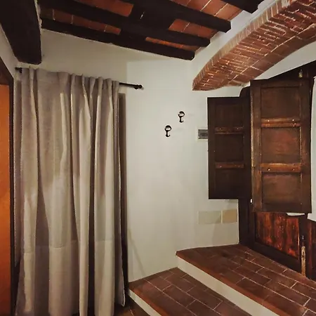 Claudia's La * Pescia