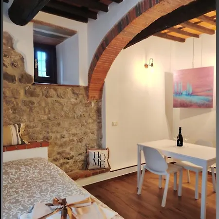 Claudia's La Apartment Pescia