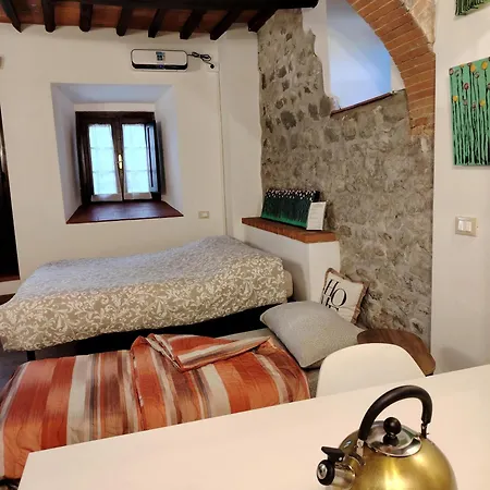 Claudia's La Apartmán Pescia