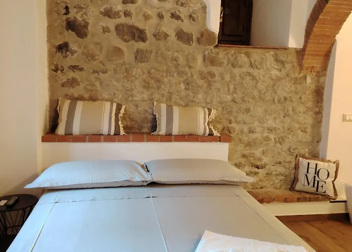 Claudia's La Apartman Pescia